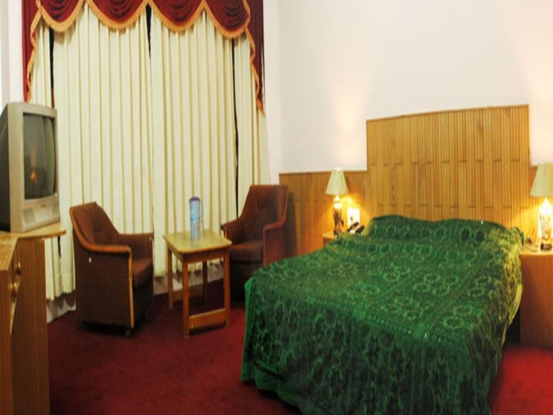 โฮเต็ล สัตการ์ เรสซิเดนซี Hotel มะนาลี ภายนอก รูปภาพ